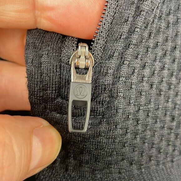 Lululemon Men’s Engineered Warmth 1/2 Zip Black size Large - Picture 8 of 11